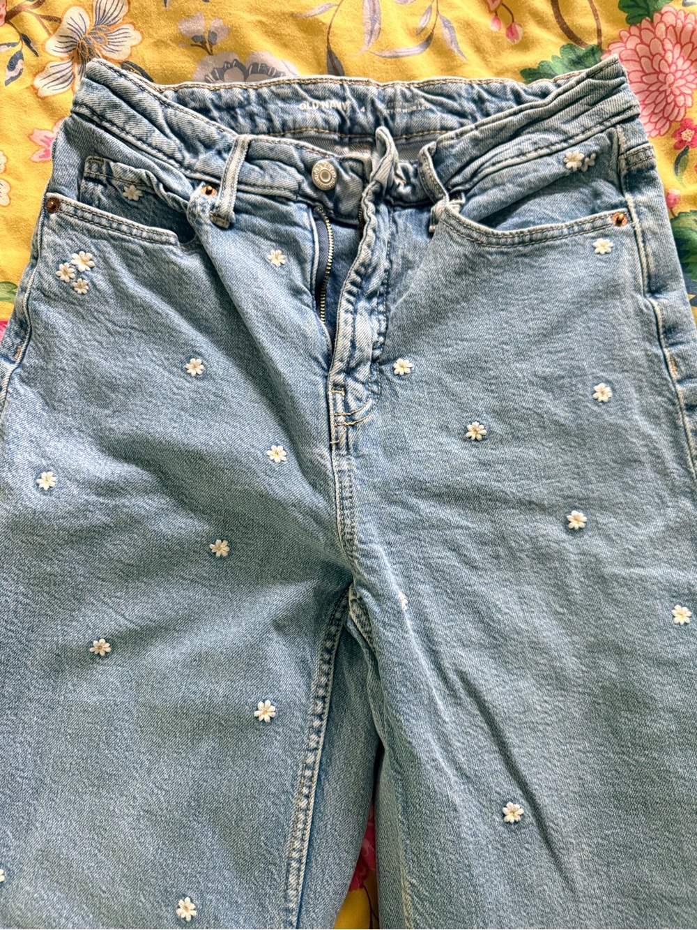 Old Navy Sky-Hi Wide Leg Jeans, Size 4 with Daisy Embroidery